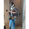 Diseño Streetwear Moqie Cuello Alto Botón Asimétrico Cintura con Cordón Silueta Holgada Chaqueta MQ1943