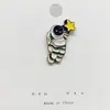 Broche Metálico Personalizado de Dibujos Animados Lindos con Gota de Aceite para Mujer Lindo Accesorio Decorativo para Bolsa Insignia de Aleación Joyería al Por Mayor