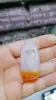 Colgante de Calcedonia Colorida Hielo-Transparente con Diseños de Guanyin, Buda y Guan Gong, Placa Colorida Hueca Tallada con Paisaje, Colgante de Hebilla de Paz, Suministro para Transmisión en Vivo
