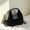 Bolsa Plush Retrô Grande Capacidade para o Dia a Dia Feminina Nova 2026 Bolsa de Ombro Único Transversal Mochila Dupla de Ombro Multiuso Bolsa Feminina