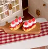 Miniatura de Resina Artificial Pastel de Fresa con Mermelada Roja y Crema Arándano Accesorios para Joyería DIY Adornos para Casa de Muñecas