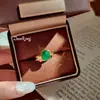 Anillo Vintage Estilo Corte Color Dorado Imitación Calcedonia Verde, Apilable, Lujo Ligero, Exquisito Diseño de Alta Gama