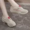 Sapatos femininos K1528, tênis confortáveis, novos sapatos slip-on de outono 2026 para grávidas, sapatos brancos de corte baixo