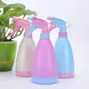 Regadera manual de prensa portátil al por mayor para plantas de balcón en casa, rociador para regar flores, regadera de caramelo, herramienta de riego para jardín