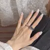 Anel de Banda Larga Torcido Rosqueado em Prata de Lei S925 para Mulheres Aberto Ajustável Luxo Leve Nicho High-End Anel para Dedo Indicador Novo Tendência