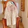 Vestido Longo com Gola Alta Franzida e Manga Longa para Meninas 2026 Estilo Outono Estilo Coreano Estampa Floral Elegante Vestido Princesa Infantil Atacado