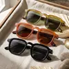 Gafas de Sol de Moda 2026 Estilo Europeo y Americano para Hombres y Mujeres, Elegantes con Remaches, Protección UV, Gafas de Sol Polarizadas Hechas a Mano