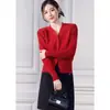 Tejido de punto con cuello en V y manga larga Otoño 2026 Nueva ropa para mujer Estilo perezoso y relajado Rojo Cárdigan de lana