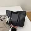2025 Nova Bolsa Tote de Verão para o Dia a Dia de Alta Qualidade Bolsa de Ombro Feminina Grande Capacidade Simples Portátil