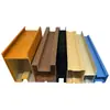 Tubos Cuadrados de Aluminio Curvados con Acabado de Madera Pintado en Spray para Perfiles de Techo, Decoración de Divisiones y Tubos Cuadrados de Aluminio Personalizados
