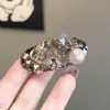 Presilha de cabelo de borboleta de cristal requintada e doce estilo coreano, acessório de cabelo de pérola, presilha bico de pato, exalando uma aura gentil e sofisticada