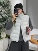 Elegante y ligero chaleco de algodón grafito para mujer, con cuello alto, un nuevo diseño otoño/invierno 2026, y un look versátil y a la moda.