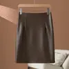 Nova Saia de Couro Haining Outono/Inverno 2026 para Mulheres, Saia Lápis de Pele de Ovelha Emagrecedora de Cintura Alta, Meia Saia Elegante e Sexy