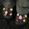 Zapatos de Madera Famosos en Internet de Moda Accesorios Mickey Mouse Dimo Encantos Lindos para Zapatos DIY Trasero y Pata de Mickey Decoraciones para Zapatos