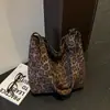 Bolsa de lona com estampa de leopardo, estilo coreano, nicho, nova coleção outono/inverno, estilo casual e descontraído, bolsa de ombro de grande capacidade, adequada para o dia a dia