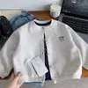 Roupa de Outerwear Infantil Unissex para Primavera e Outono Roupa de Bebê Estilosa Personalidade Infantil Tendência Estilo Coreano Bordado de Desenho Animado Jaqueta Baseball Cardigan
