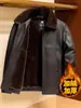 Jaqueta de couro masculina de inverno com forro de fleece, espessa, quente e adequada para homens de meia-idade e idosos, um casaco combinado de couro e pele, uma jaqueta de couro para pais