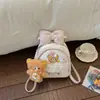 Nova mochila escolar fofa com alto apelo estético, mochila urso morango, mochila versátil e leve com acabamento em renda