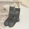 Nuevos Calcetines de Algodón para Mujer Otoño/Invierno 2026 con Bordado de Osito con Volantes, de Media Pantorrilla, Rayas Verticales Melange, Suaves y Versátiles, para Estudiantes