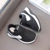 Tênis esportivos impermeáveis infantis para crianças maiores e estudantes, sapatos brancos antiderrapantes, novos tênis de corrida confortáveis para primavera e outono para meninos e meninas, estilosos