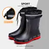 Botas de Chuva de Moda Transfronteiriças para Homens, Sapatos de Água Quentes Versáteis, Sapatos de Borracha para Cozinha Antiderrapantes com Solado Macio, Sapatos Impermeáveis para Lavagem de Carro para Homens