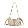 Al por mayor transfronterizo 2026 nuevo bolso cruzado retro viejo floral para mujer práctico versátil madre de mediana edad bolso de axila moderno para mujer