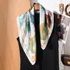 Lenço Quadrado Pequeno de Verão Fino e Liso, Lenço Decorativo Versátil e Elegante para Pescoço, Lenço de Seda Artístico, Fresco e de Alta Qualidade para Mulheres