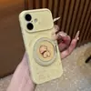 Funda para teléfono Winnie the Pooh Oso de Fresa Shin-chan con soporte giratorio para Apple 17 Pro Max, Huawei, Xiaomi 17, ventana grande para pantalla