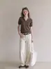Camiseta de Manga Corta para Mujer, Color Café, Hueca, Cuello en V, Estilo Old Money, Holgada para Verano, Elegante y Versátil, Adelgazante, Ligera