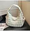 Bolsa Transfronteiriça Estilo Dumpling, Grande Capacidade, Elegante Modelo Novo Inverno 2025, Design Único Pregueado Xadrez, Versátil Bolsa de Ombro e Transversal Feminina