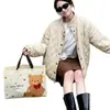 Bolsa de Regalo de Tela No Tejida con Oso de Dibujos Animados, Bolsa para Empaquetar Ropa, Bolsa Tote Personalizable para Almacenamiento y Compras, Diseño Impermeable Laminado