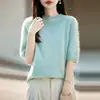 Nueva colección de otoño e invierno: Suéter de punto de mezcla de cachemira y lana con dobladillo enrollado, cuello redondo, mangas cortas y color liso, con acabado de lana cepillada.