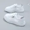 6612 Novos Sapatos Femininos Tênis Brancos de Solado Grosso para Mulheres Verão 2022 Tênis Versáteis Populares Sapatos Respiráveis de Malha Tendência