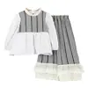 Conjunto de Dos Piezas Nuevo para Niñas: Top Estilo Coreano con Mangas Abullonadas y Pantalones de Cuadros con Encaje