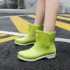 Botas de Chuva Femininas Moda Meia-Canela Estilo Japonês, Impermeáveis, Quentes, Antiderrapantes, Resistentes ao Desgaste, Sapatos de Água Leves para Mulheres