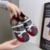Zapatos casuales deportivos en diseño color block, modernos y cómodos para mujer, con cordones, nuevo modelo primavera/otoño, piel sintética 2026, zapatillas de entrenamiento alemanas versátiles de suela plana, piel suave