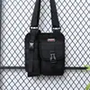 2025 Fabricante Transfronteiriço Atacado Bolsa para Garrafa de Água Bolsa Transversal Super Legal Bolsa de Ombro Impermeável e Resistente ao Desgaste Casual Moda Tendência Estilo Cool