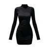 Vestido negro sexy con cuello redondo pequeño, vestido ajustado para mujer, nuevo estilo de principios de otoño, favorecedor para figuras petite, vestido corto ajustado al cuerpo para mujer