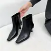 Estação Europeia 2026 Outono/Inverno Botas de Cano Curto Salto Agulha Estilo Elegante Intelectual Femininas Outono/Inverno Bico Fino Couro Genuíno Simples Botas de Cano Curto de Salto Alto