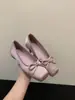 Primer Encuentro Zapatos de Noche Suaves Color Albaricoque que Aumentan la Altura 3CM Zapatos de Mujer 2026 Nuevos Zapatos Planos de Ballet de Satén Rojo Primavera Verano