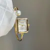 Reloj pulsera de perlas vintage para mujer, lujo ligero, exquisito, simple, elegante, versátil, reloj de cuarzo, accesorio para la mano