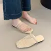 Pantuflas Nuevas de Estilo Caladas de Punta Cerrada, Cómodas Slip-Ons de Moda con Suela Suave, Diseño de Verano con Tejido de Malla