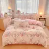 Conjunto de Quatro Peças em Algodão Puro Escovado, Lençol de Cama e Capa de Edredom Totalmente em Algodão Sarjado, Conjunto de Três Peças para Dormitório, Atacado, Estilo para Quatro Estações, Design Fresco e Simples