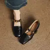 Sapatilhas Grossas de Couro Texturizado à Mão com Salto Médio para Mulheres Sapatos Mary Jane Quadrados Retrô de Camélia 32-43 Sapatos de Exportação Amazon
