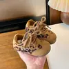 Sapatos Infantis com Forro de Fleece 2025 Outono/Inverno Novo Estilo Tênis de Treino Alemão para Meninos Estampa de Leopardo Retro Versátil Sapatos Casuais Esportivos de Lazer para Meninas