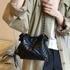 Bolso pequeño y popular de este año para mujer, bolso nuevo de 2024, bolso bandolera de otoño para todo tipo de ocasiones, bolso tipo cubo con pliegues en el hombro.