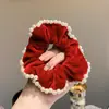 Scrunchie Rojo Terciopelo Perla Festivo de Año Nuevo Moda Retro Diadema de Pelo de Gama Alta Accesorio Versátil para el Cabello de Uso Diario
