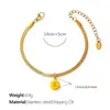 Moda Europea y Americana Colorido Colgante Redondo con 26 Letras Inglesas, Pulsera de Cadena Hueso de Serpiente Plana, Joyería de Nicho Chapada en Oro de 18 Quilates