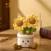 Girassol duplo de crochê feito à mão com um vaso, um ornamento de tricô para decoração de mesa em casa ou no escritório, um presente criativo