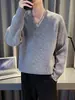 Nueva colección otoño/invierno 2025: Suéter tejido casual retro americano, de corte relajado y cuello en V, prenda exterior de color liso para hombre